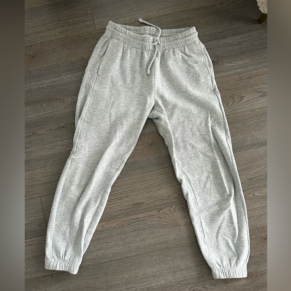 Aritzia TNA Boyfriend Sweatpants - Picture 1 of 3